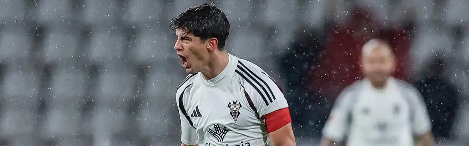 Riki Rodríguez, jerarquía sobre el césped, pasión por las finanzas