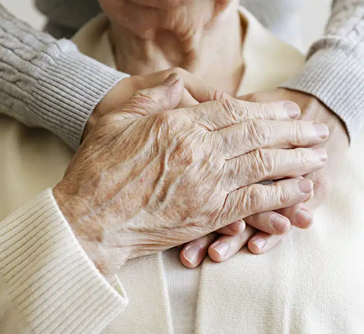Cuidar a los cuidadores para mejorar la vida de los mayores