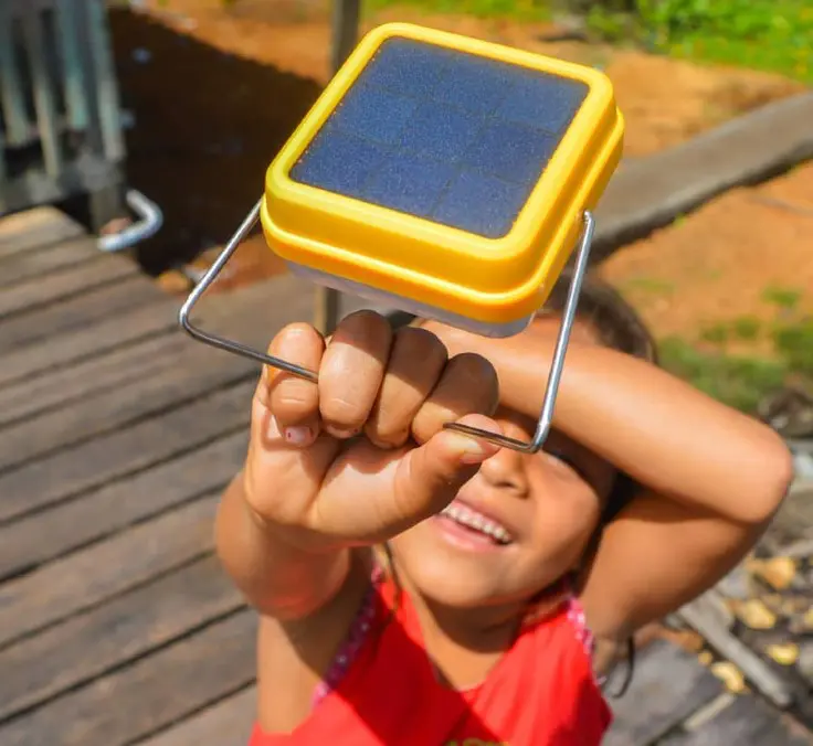 A “Light Humanity” é um projecto 100% social que tem a missão de facilitar o acesso universal à energia solar
